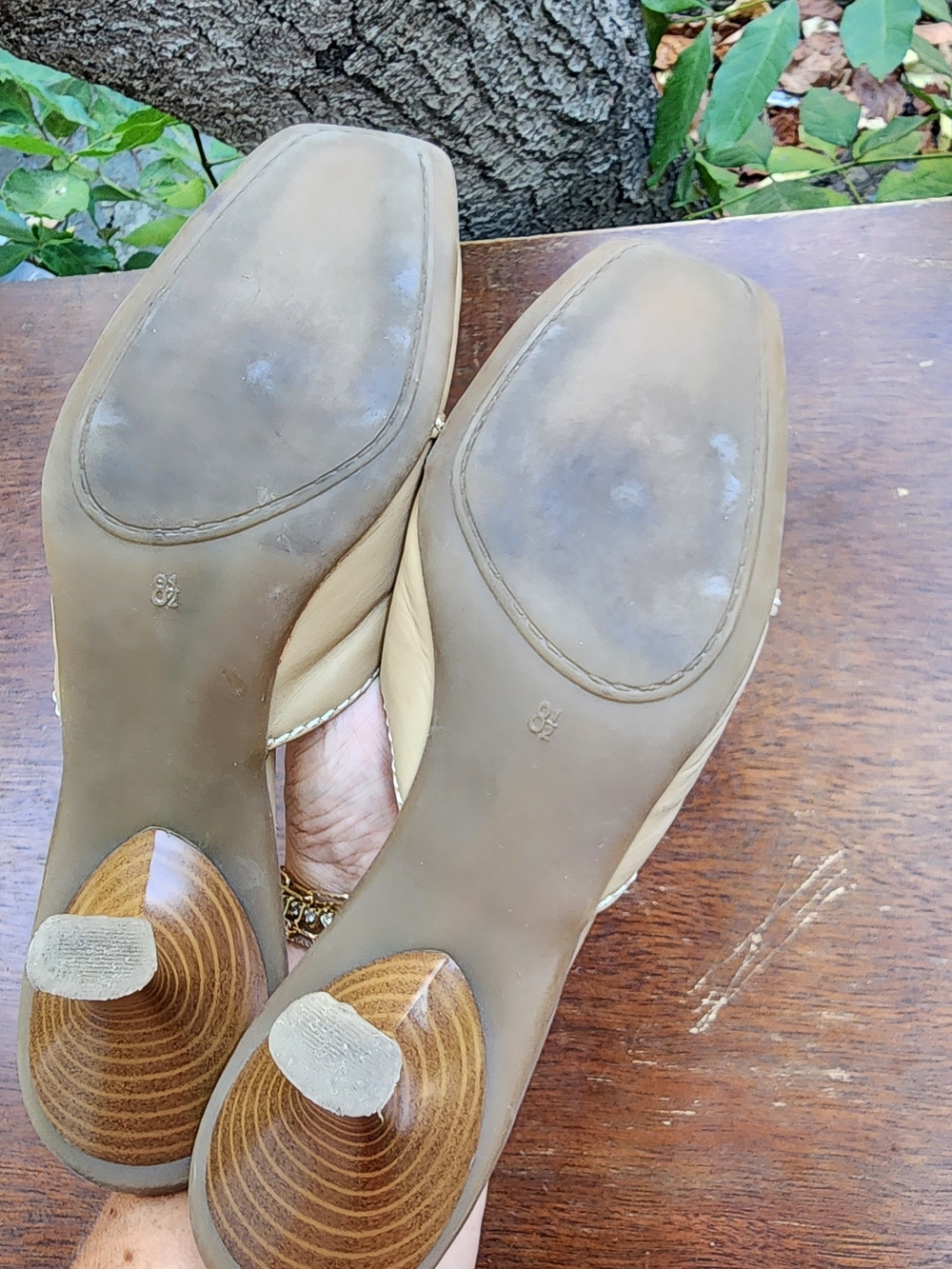 Vintage Hillard & Hanson Tan Beige Leather Mules Tassel Kitten Heels [8.5] - Picture 9 of 11